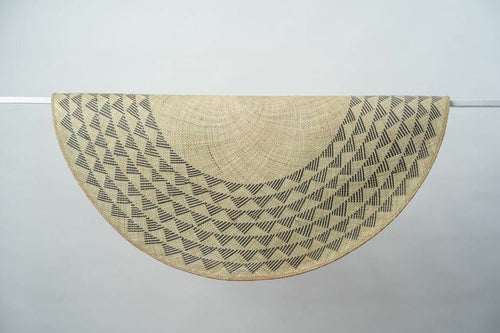 Black Triangle Mat | 4' Round | Natural Base