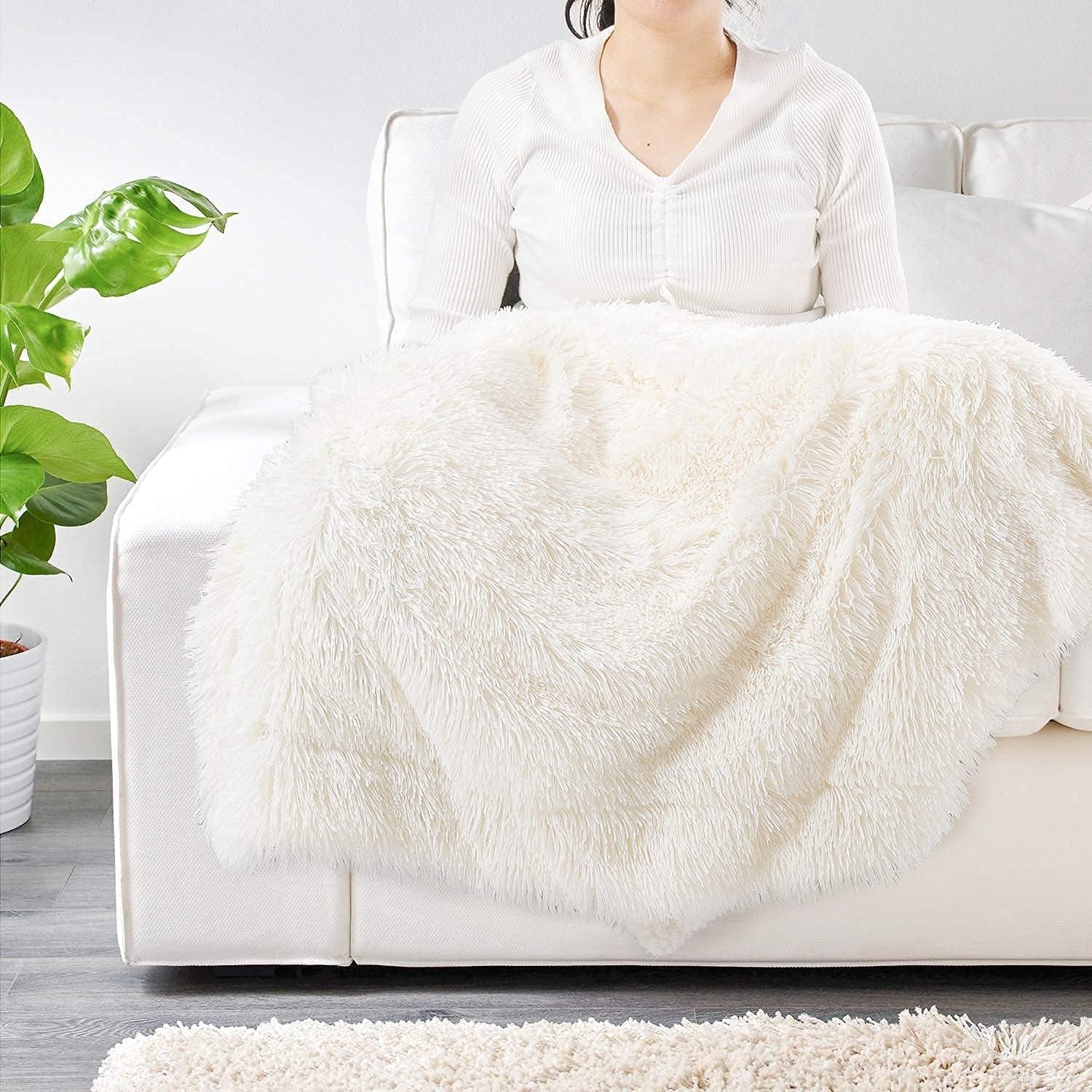 Vasofe Fuzzy Blanket Sherpa Blankets Fluffy Soft Fuzzy Faux Fur Throw Blanket for Xmas Couch Sofa Photo Home Decor Plush Blanket White Bed Throw Size