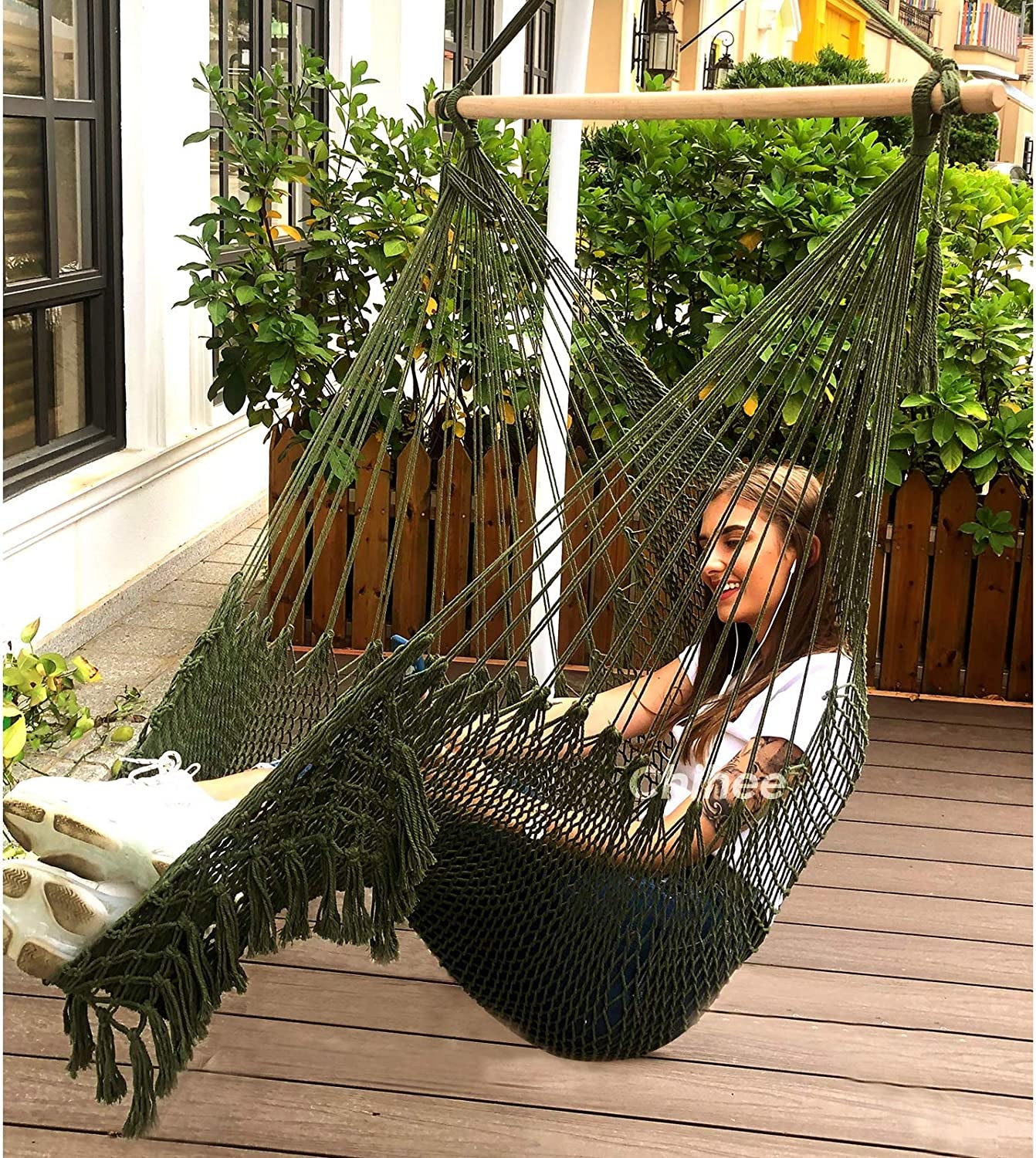 Hammock Chair Super Large Hanging Chair Soft-Spun Cotton Rope Weaving Chair, Hardwood Spreader Bar Wide Seat Lace Swing Chair Indoor Outdoor Garden Yard Theme Decoration